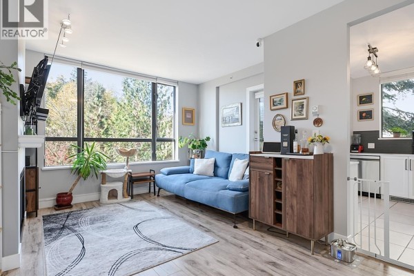 401 9300 University Crescent, Burnaby, BC V5A4X9 Photo 3