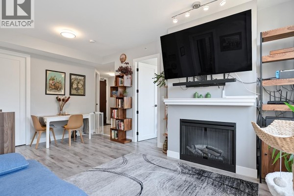 401 9300 University Crescent, Burnaby, BC V5A4X9 Photo 5