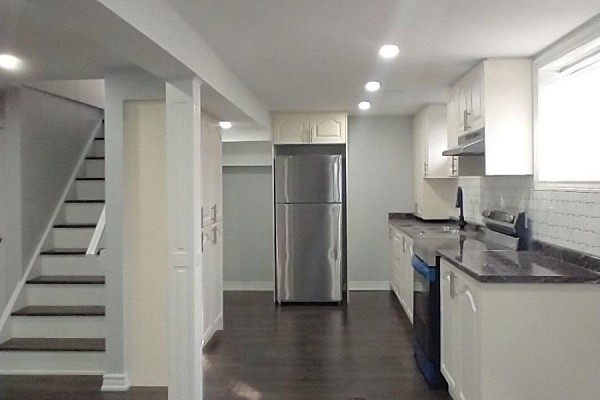 Kitchen - 401 Anderson Street, Whitby, ON L1N3V8 Photo 3