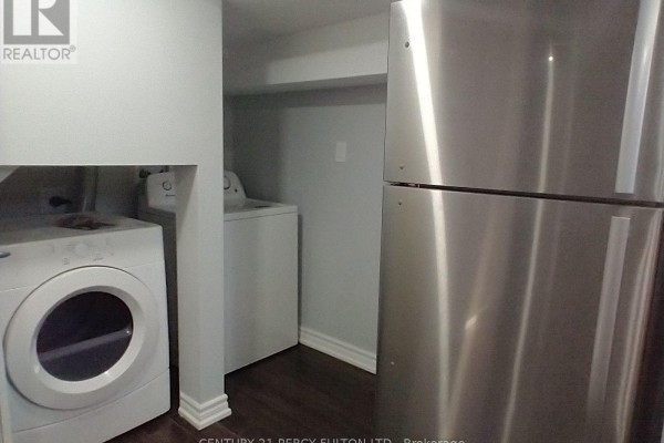 Bedroom 2 - 401 Anderson Street, Whitby, ON L1N3V8 Photo 5