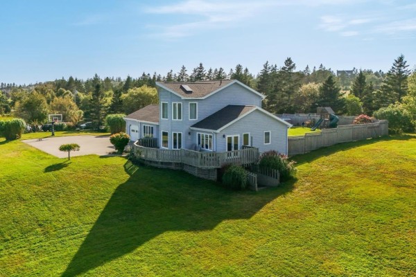 Porch - 401 Lakeside Road, Dayton, NS B5A5K3 Photo 5
