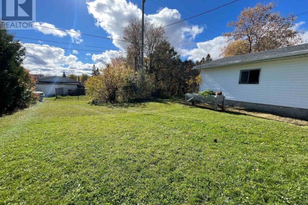 Bedroom 2 - 401 Lakeview Avenue S, Temiskaming Shores, ON P0J1R0 Photo 5