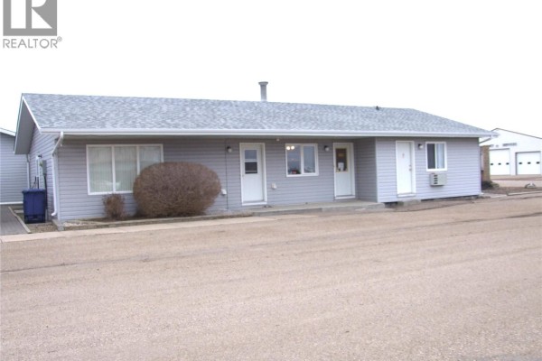 Front view of motel showing multiple units and parking area - 401 Martin Street, Burstall