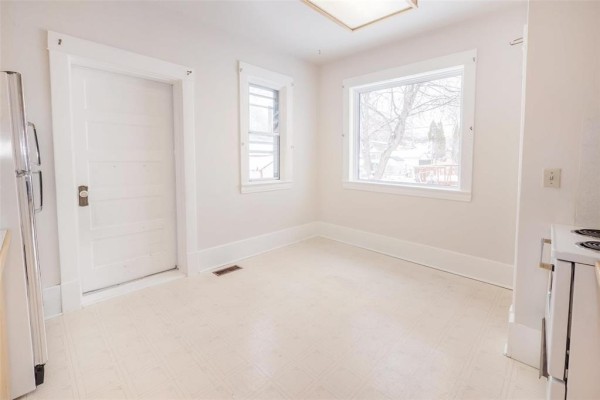 Primary Bedroom - 401 Rosedale Avenue, Winnipeg, MB R3L1M1 Photo 3