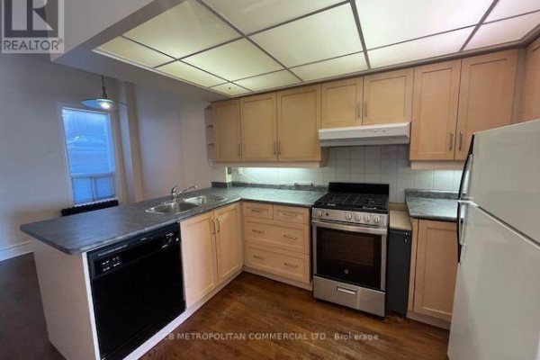 401 Spadina Avenue, Toronto, ON M5T2G6 Photo 2