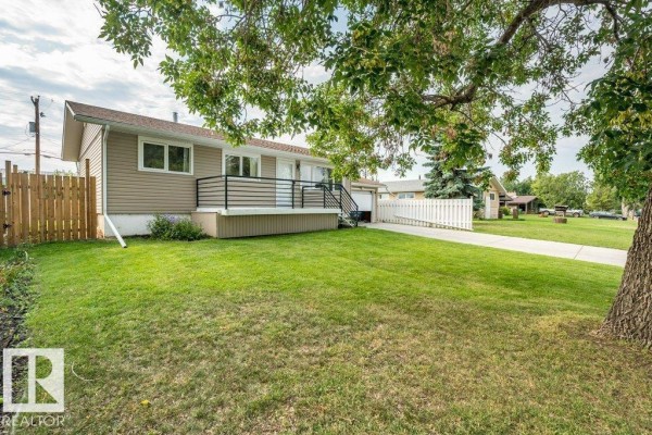 Family room - 4012 55 St, Wetaskiwin, AB T9A1T4 Photo 4