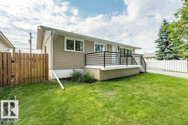 Primary Bedroom - 4012 55 St, Wetaskiwin, AB T9A1T4 Photo 5
