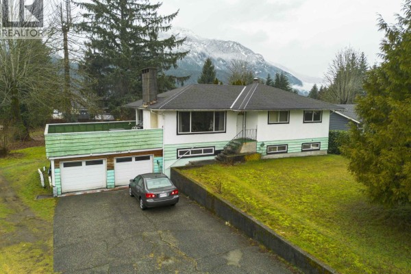 40127 Kalodon Road, Squamish, BC V0N1T0 Photo 3