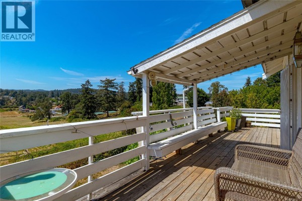 4014 Holland Ave, Saanich, BC, photo 2