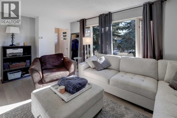 Bedroom - 4015 16 Street Sw, Calgary, AB T2T4H5 Photo 5