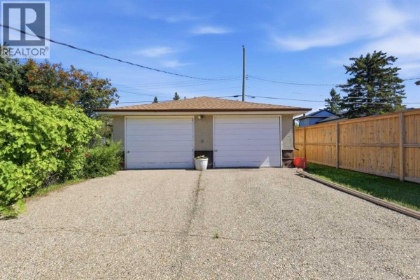 Kitchen - 4015 39 Street, Ponoka, AB T4J1A8 Photo 4