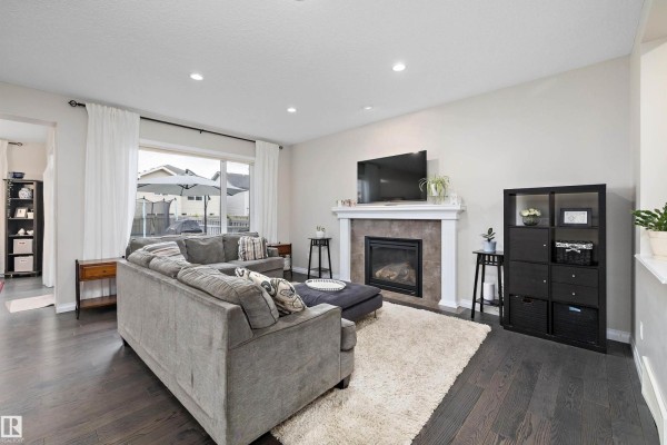 Family room - 4015 Alexander Wy Sw, Edmonton, AB T6W2C5 Photo 4