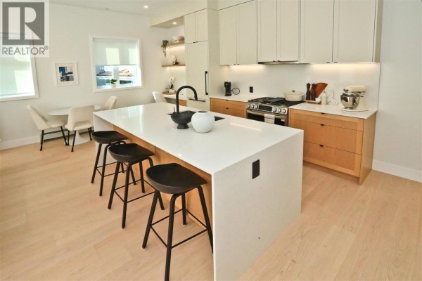 4015 Victoria Drive, Vancouver, BC V5N4M9 Photo 4