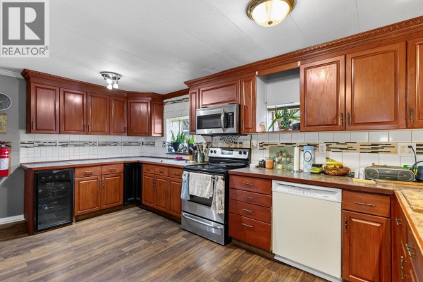 Foyer - 4016 Diamond Drive, Prince George, BC V2K3M6 Photo 2