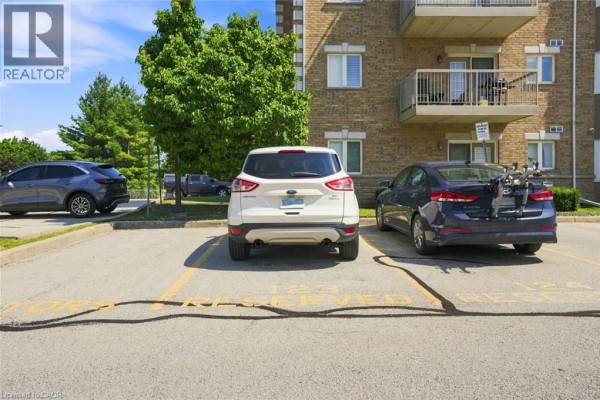 Kitchen - 4016 Kilmer Drive Unit# 101, Burlington, ON L7M5A7 Photo 4