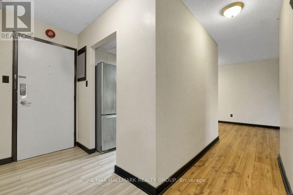 Primary Bedroom - 401c - 2041 Arrowsmith Drive, Ottawa, ON K1J7V7 Photo 4