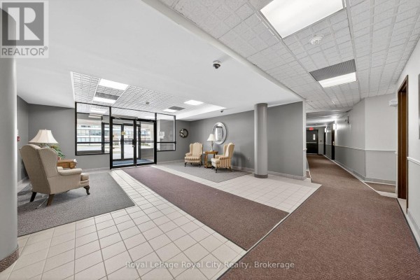 Bedroom - 402 - 105 Bagot Street, Guelph, ON N1H8H4 Photo 5