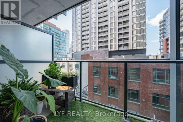 Bedroom - 402 - 105 George Street, Toronto, ON M5A0L4 Photo 4