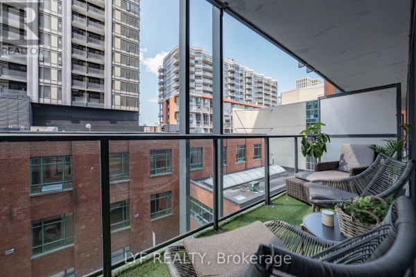 Den - 402 - 105 George Street, Toronto, ON M5A0L4 Photo 5