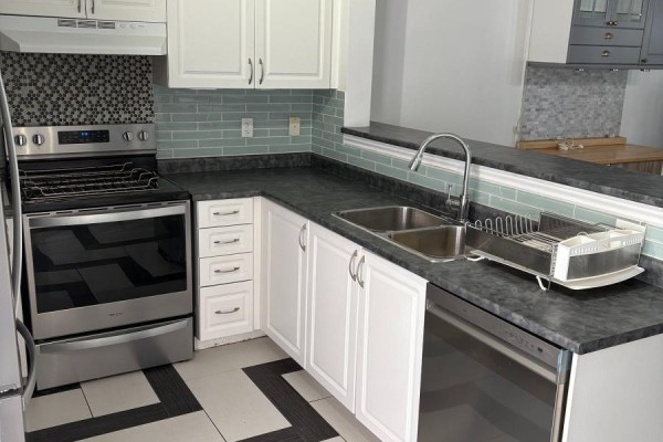 402 - 1340 Main Street E, Milton, ON L9T7S6 Photo 3