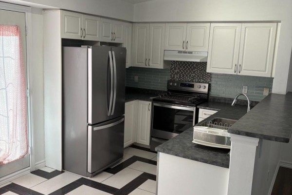 402 - 1340 Main Street E, Milton, ON L9T7S6 Photo 4