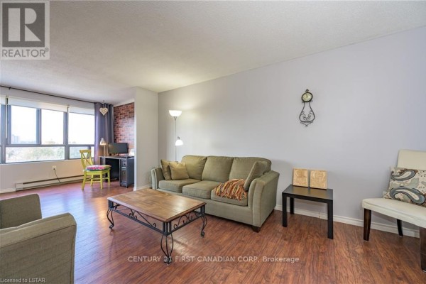 Family room - 402 - 135 Baseline Road W, London South, ON N6J4W4 Photo 5