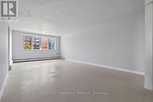 Bedroom 2 - 402 - 2393 New Street, Burlington, ON L7R1K1 Photo 4