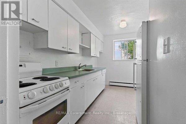 402 - 2393 New Street, Burlington, ON L7R1K1 Photo 5