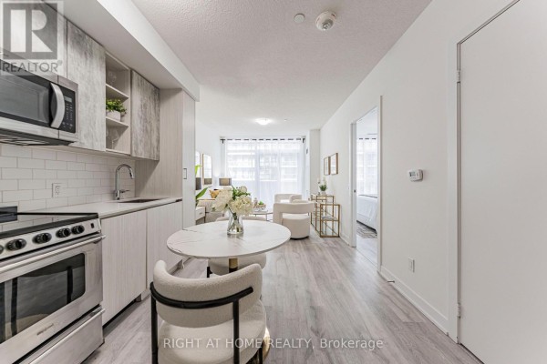 Living room - 402 - 251 Manitoba Street, Toronto, ON M8Y0C7 Photo 3