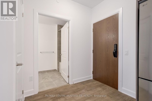 Kitchen - 402 - 3240 William Coltson Avenue, Oakville, ON L6H0X1 Photo 4