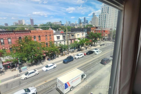 Bedroom - 402 - 335 College Street, Toronto, ON M5T1S2 Photo 3