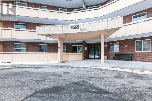 Kitchen - 402 - 3555 Derry Road E, Mississauga, ON L4T1B2 Photo 3
