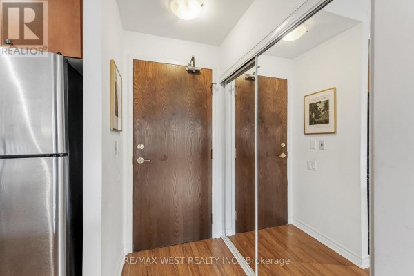 Kitchen - 402 - 4196 Dundas Street W, Toronto, ON M8X0A3 Photo 3