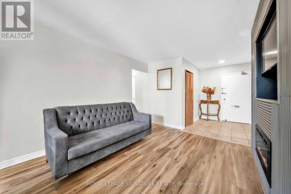 Primary Bedroom - 402 - 5 Frith Road, Toronto, ON M3N2L5 Photo 4