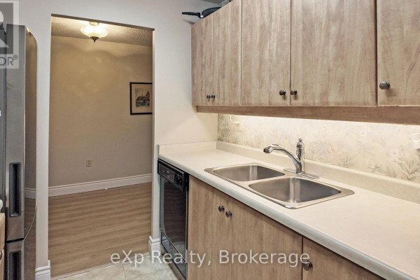 402 - 5 Valleyside Drive, Brockton, ON, photo 2