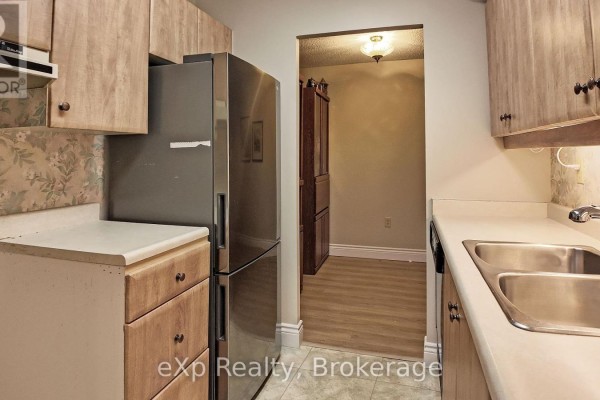 402 - 5 Valleyside Drive, Brockton, ON, photo 3