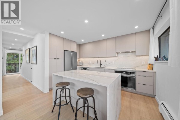 402 110 Seventh Street, New Westminster, BC V3M5W5 Photo 2