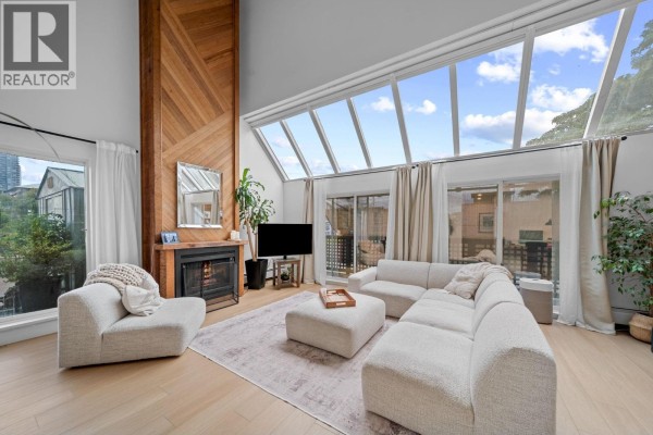 402 110 Seventh Street, New Westminster, BC V3M5W5 Photo 3