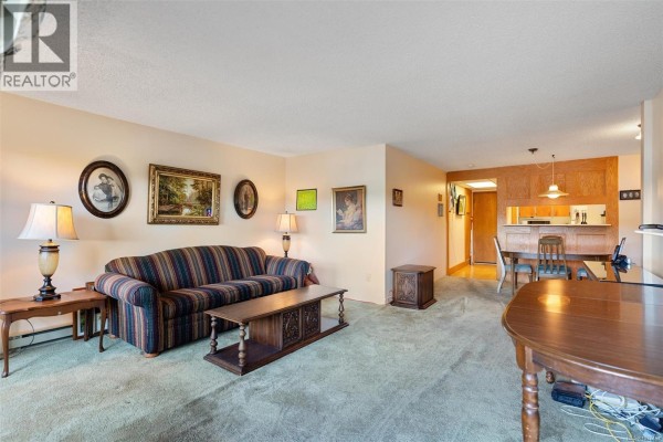 Living room - 402 2605 Windsor Rd, Oak Bay, BC V8S5H9 Photo 4
