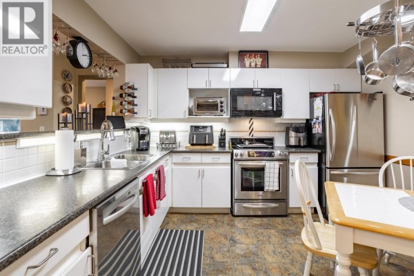 402 3075 Primrose Lane, Coquitlam, BC V3B7S2 Photo 3