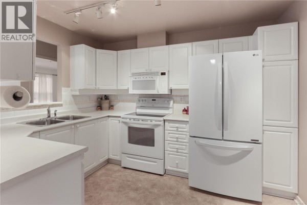 Ensuite - 402 5620 Edgewater Lane, Nanaimo, BC V9T6K1 Photo 4