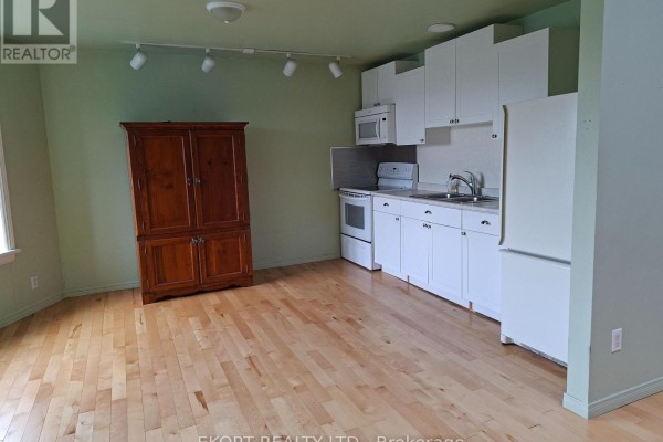402 Front Street, Belleville, ON K8N2Z8 Photo 3