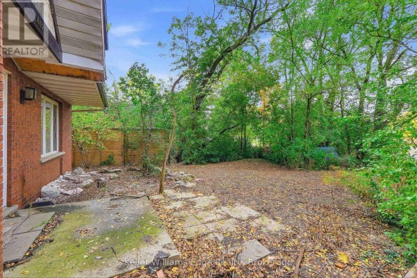 402 Rock Chapel Road, Hamilton, ON L9H5E2 Photo 4
