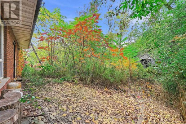 402 Rock Chapel Road, Hamilton, ON L9H5E2 Photo 5