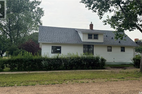Living room - 402 Saskatchewan Avenue, Torquay, SK S0C2L0 Photo 3