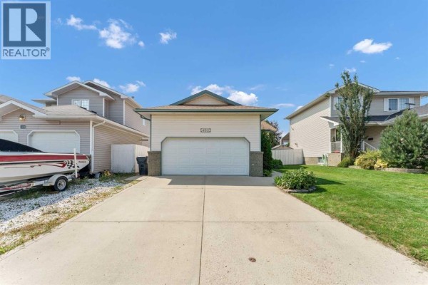 402 Stratton Way Se, Medicine Hat, AB, photo 2