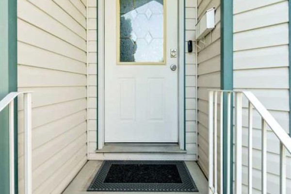 Primary Bedroom - 402 Stratton Way Se, Medicine Hat, AB T1B4N2 Photo 4