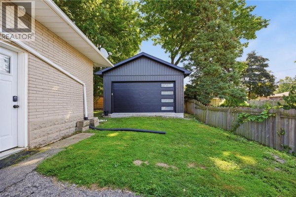 2pc Bathroom - 402 Wellington Street N, Woodstock, ON N4S6S7 Photo 5