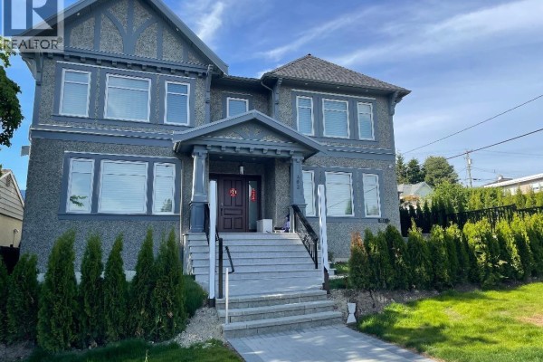 402 West 24 Street, North Vancouver, BC, photo 2