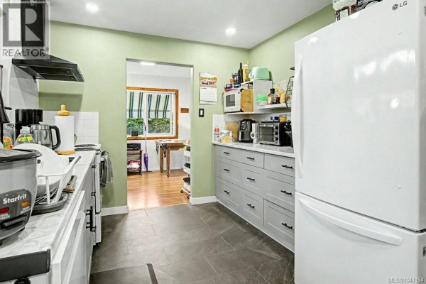 402 Young St, Parksville, BC, photo 3